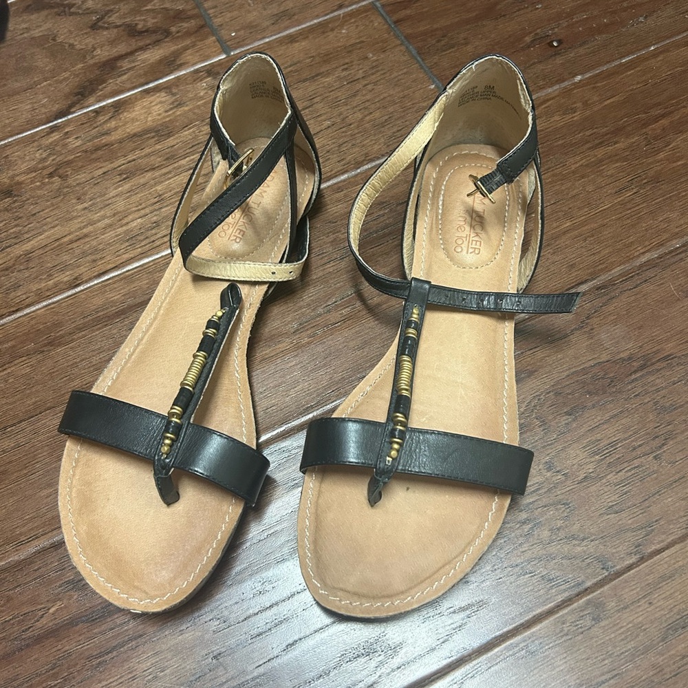 Black Sandel flats. Adam Tucker. Upper leather. Size 8. Very good condition